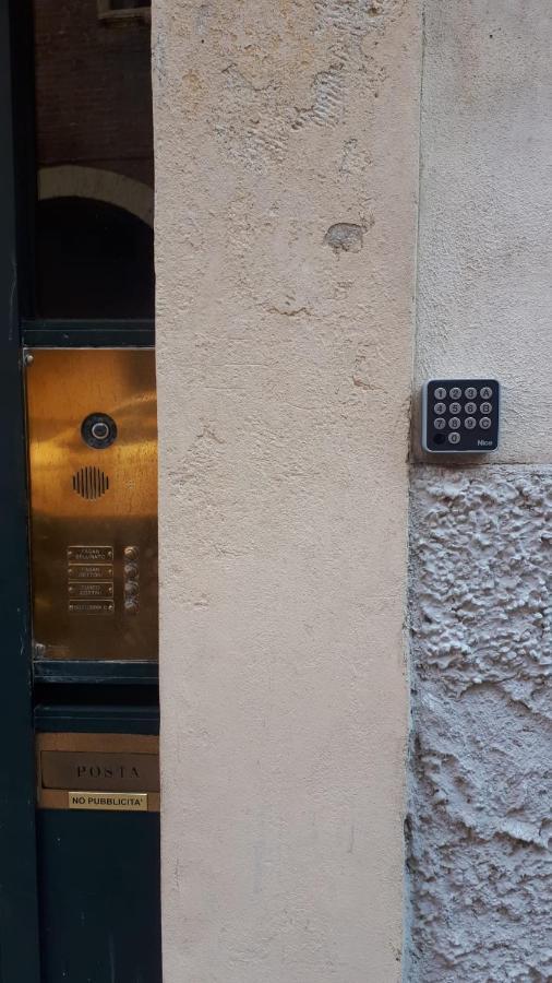 Sottoriva 12 City Center Large Apartment Verona Dış mekan fotoğraf
